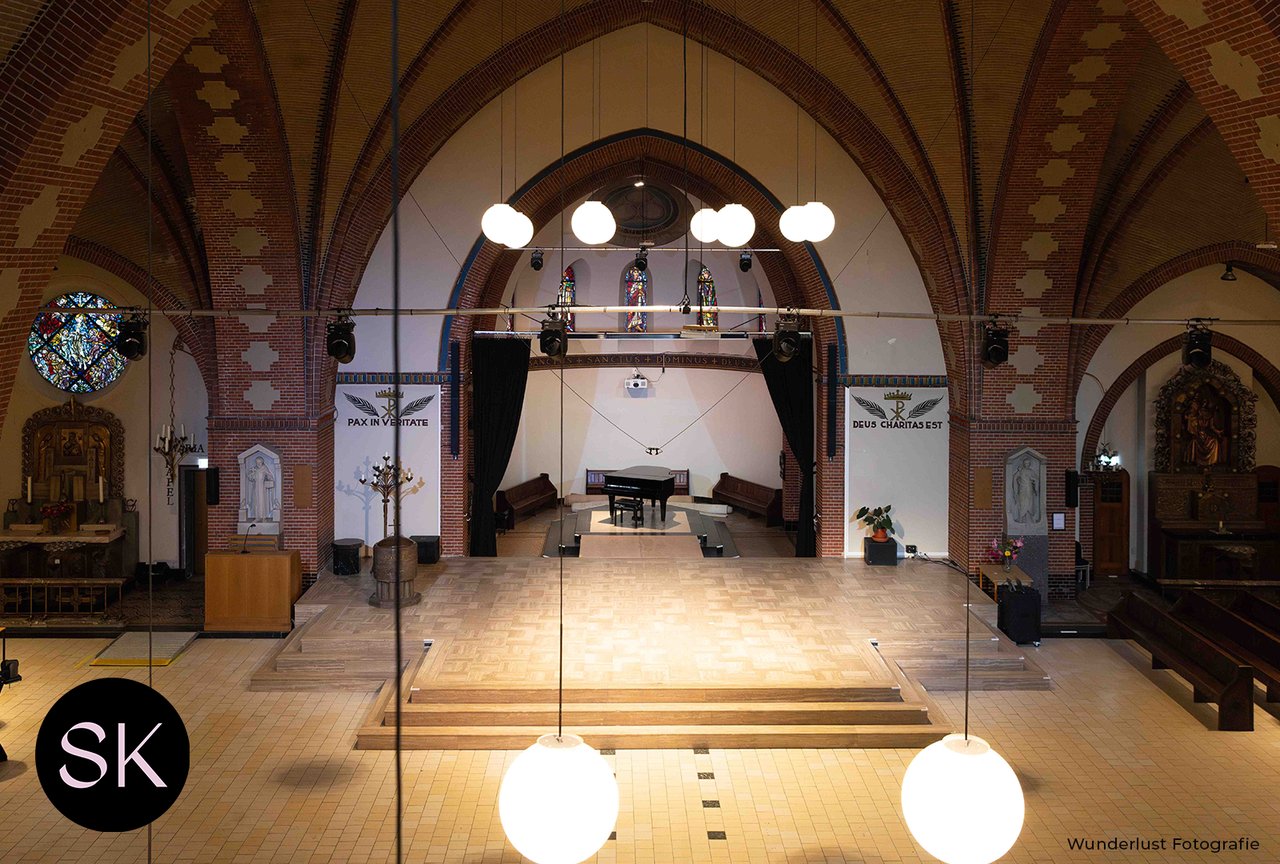 Stadsklooster grote zaal podium bovenaf.png