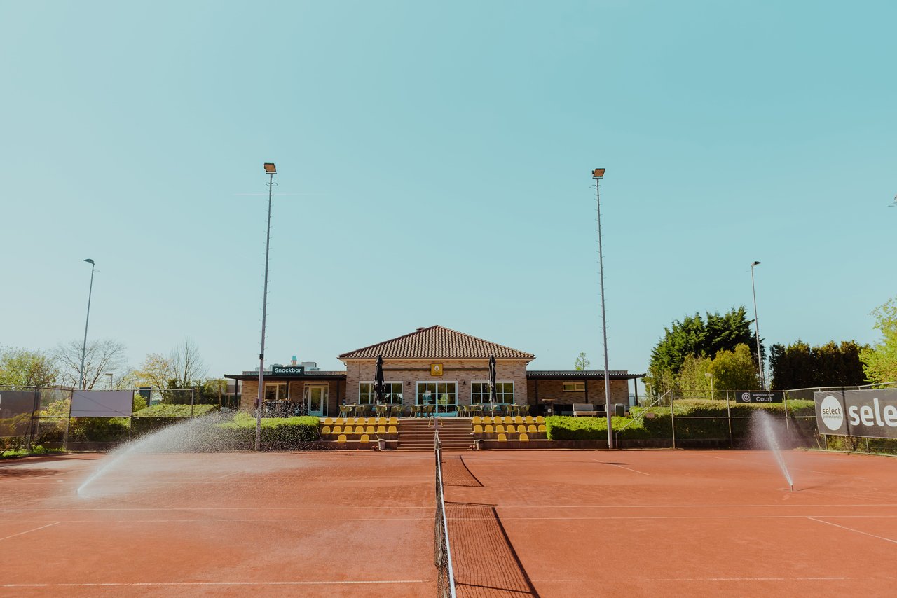 Terras Racquet park aan centre court